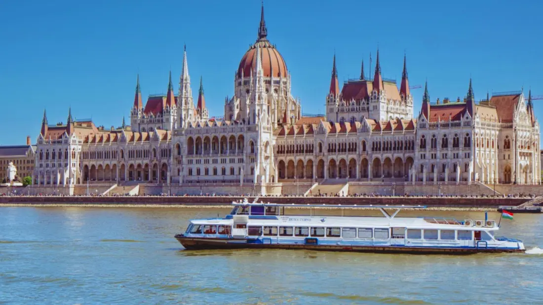 Hop-on városnéző hajózás Budapesten