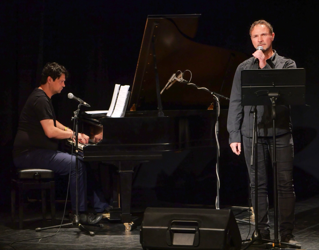 Link: Lélekfitnesz - Zenés színházi est Lackfi János műveiből