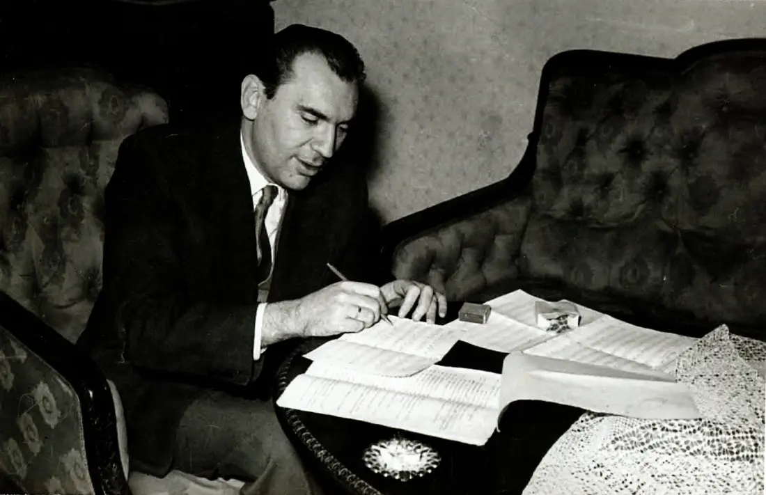 Link: Az Aduász - Mindent Romhányiról