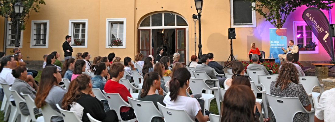 Régizenei kalandozások